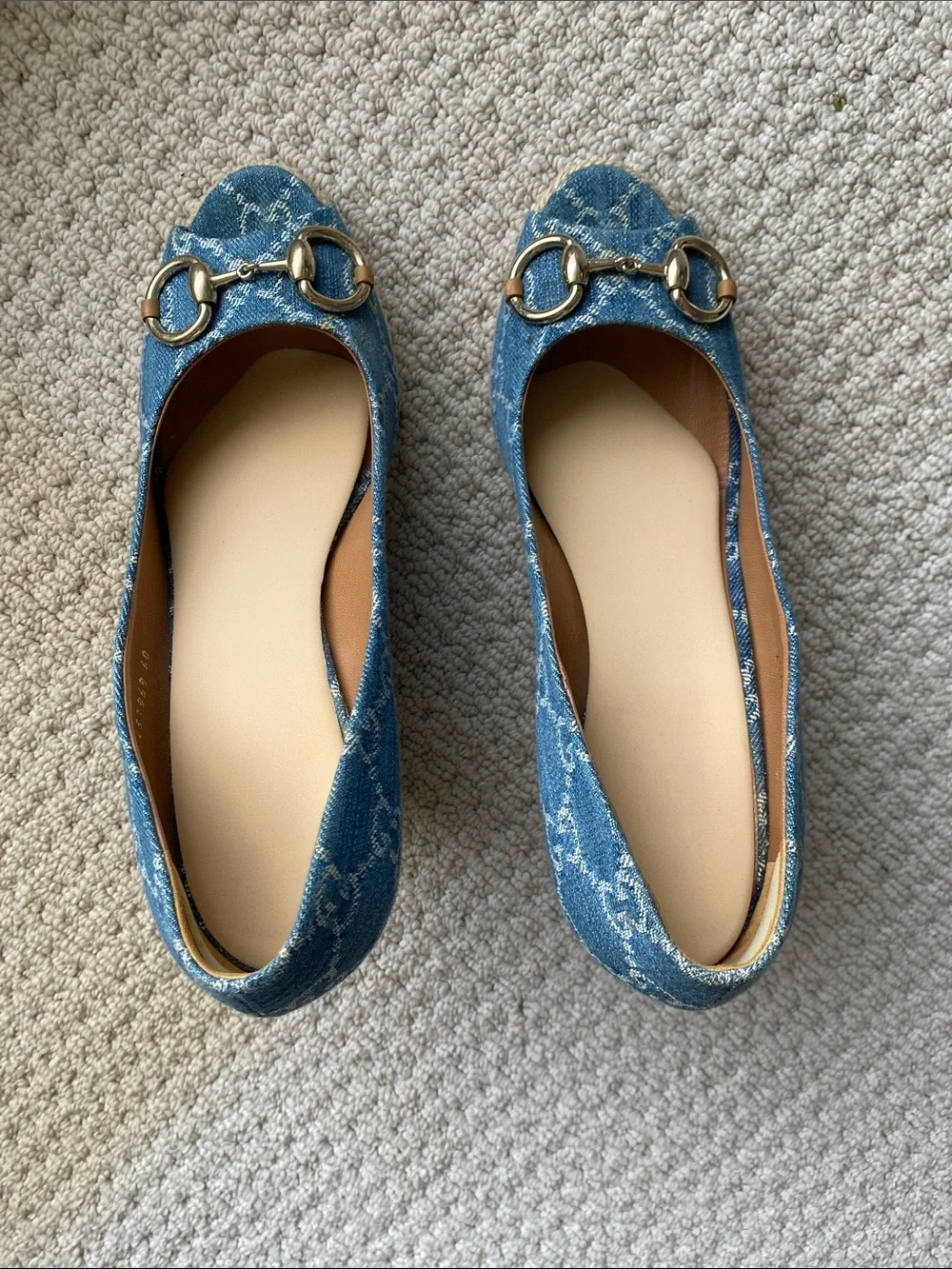 Gucci Charlotte Size 40 Blue GG Denim Horsebit Peep Toe Wedge Pumps